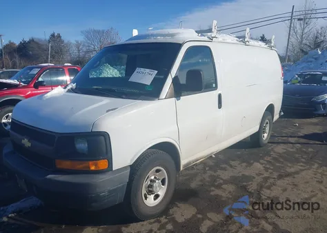 2013 Chevrolet Express 2500 Work Van z USA, uszkodzony, nr VIN 1GCWGFCA5D1105436